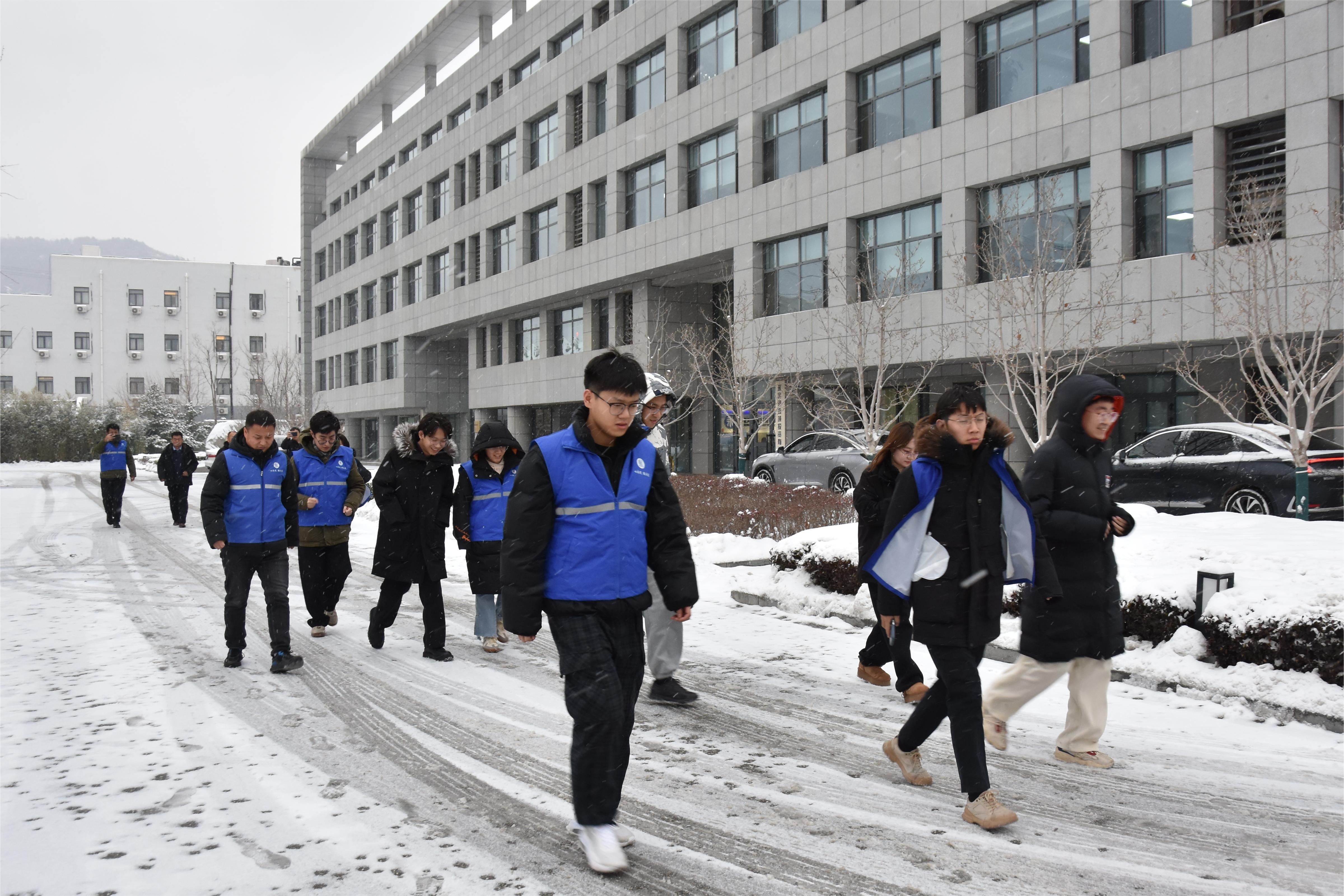 公司組織開展地震災(zāi)害應(yīng)對培訓(xùn)及地震逃生演練